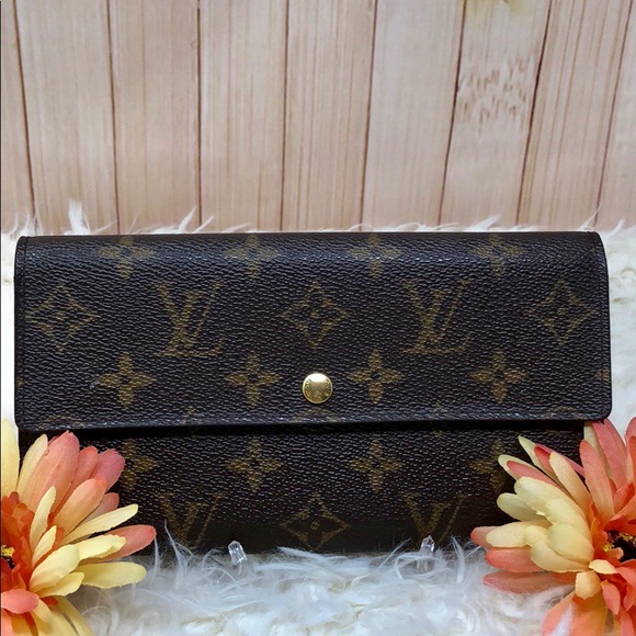 Louis Vuitton Handbags - Auth Louis Vuitton Monogram Sarah Long Wallet